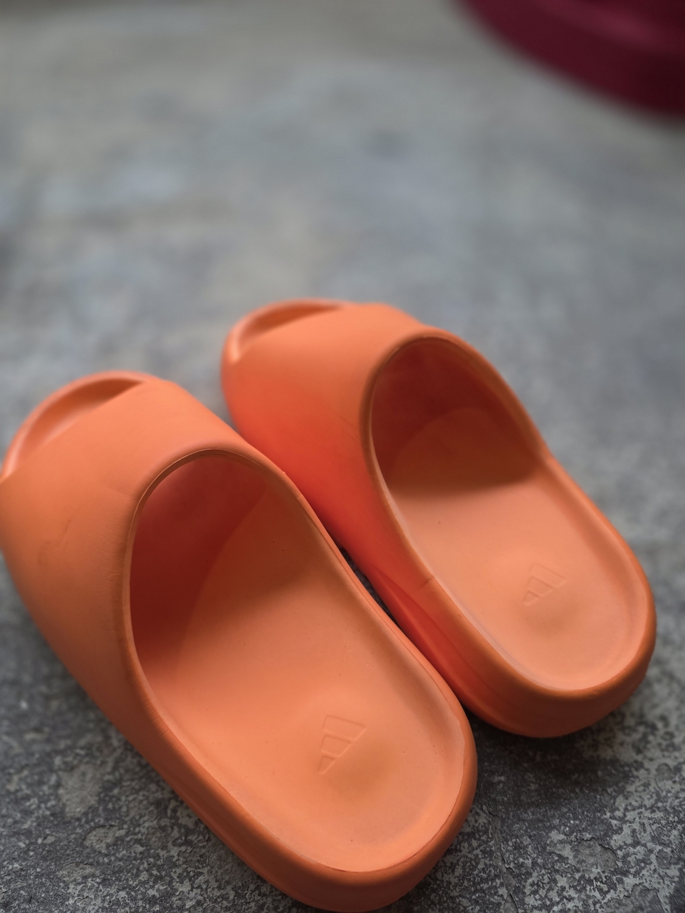 adidas Originals Orange Yeezy Slide Sandals - Picture 3 of 11